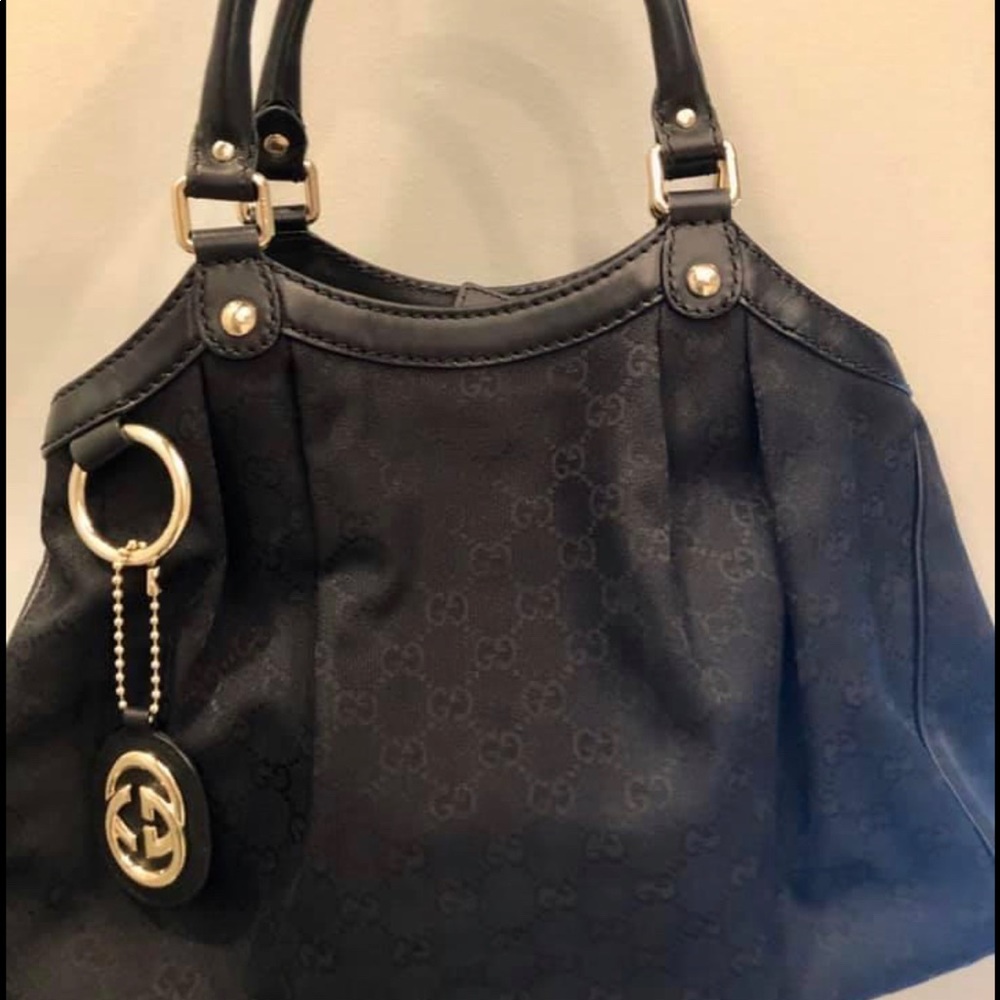 Gucci canvas purse in black. Perfect condition.